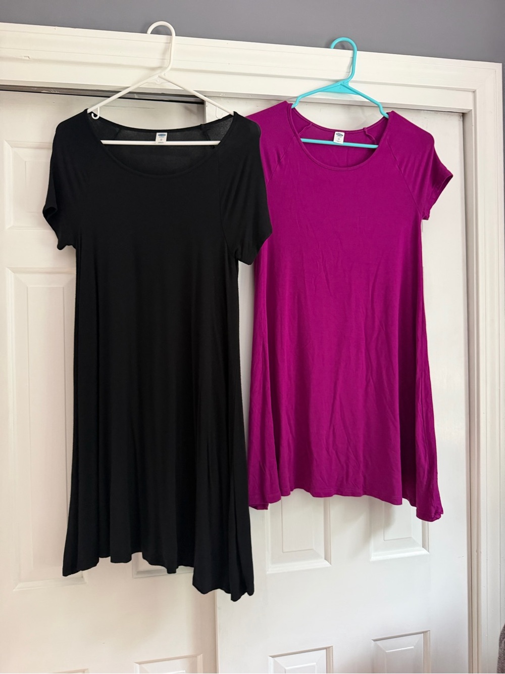 Old Navy Black & Magenta Short Sleeve Swing Dresses